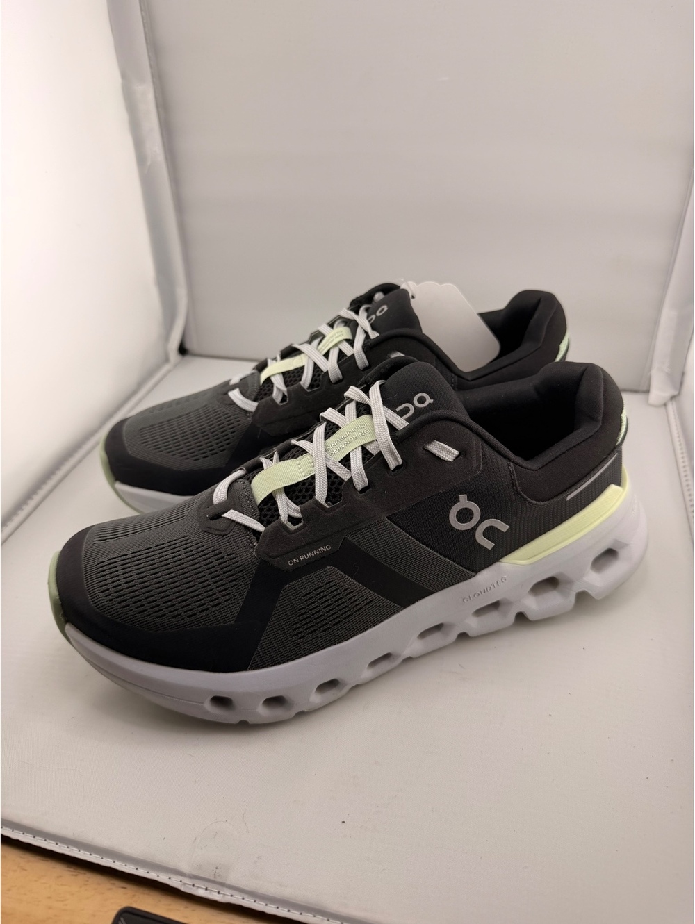 On Running Cloudrunner 2 Women's Gray Athletic Running Sneakers Size 9.5 NEW